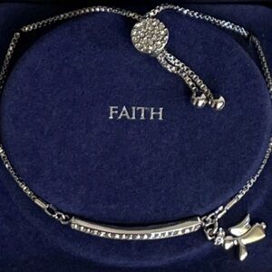 Swarovski Crystal Elements FAITH
Cross Slider Bracelet Silver Plated
Adjustable